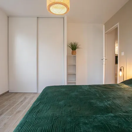 Combe Des Dames Apartment *