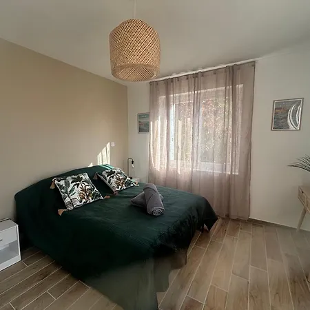 Combe Des Dames Apartment *